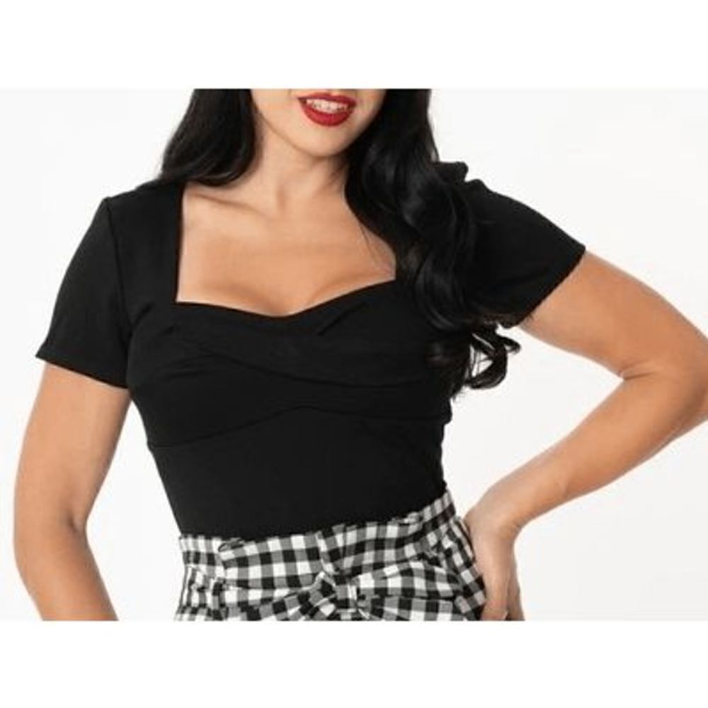 Unique Vintage Elegant Black Short Sleeve Tee